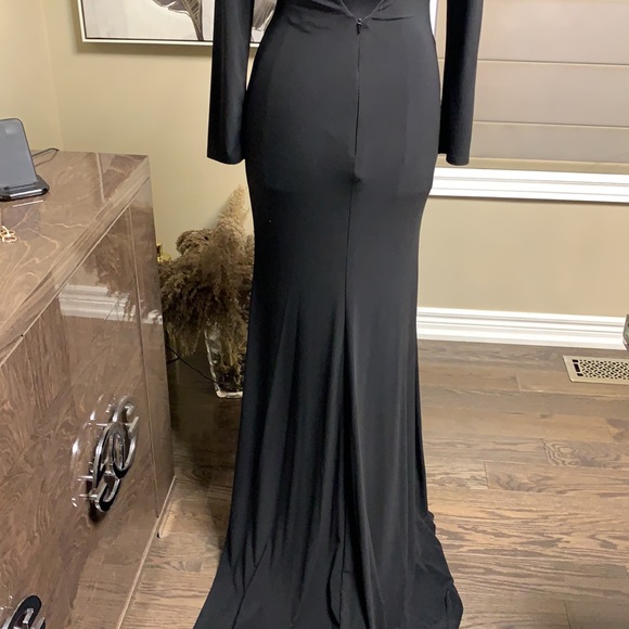 Chic and classy dress in black - Picture 13 of 17